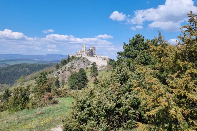 Geheimnisvolle Burg in den Karpaten – Burg der Blutgräfin Elisabeth Báthory