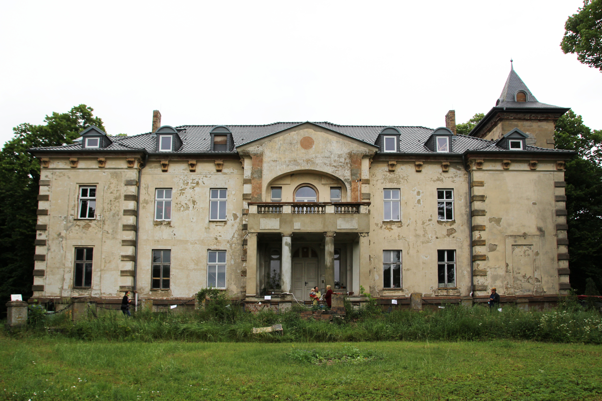 Neue Nutzung Alter Schlösser In Mecklenburg-Vorpommern - Burgdame