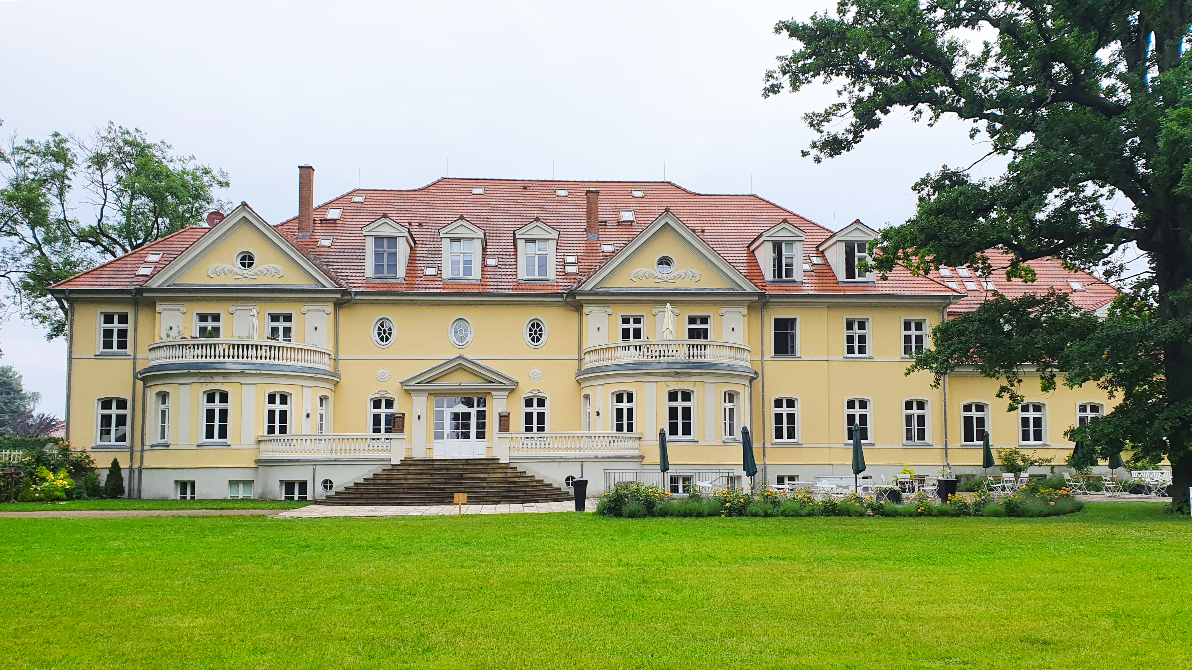 Neue Nutzung Alter Schlösser In Mecklenburg-Vorpommern - Burgdame