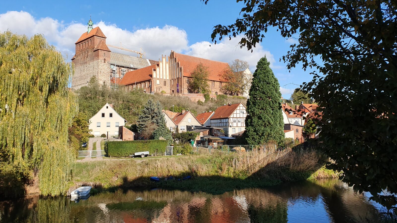 Der Dom von Havelberg ist mächtig und beeindruckend und gehört eindeutig zu den schönsten Kirchen in der Altmark. Sehenswerte Kirchen und Klöster der Altmark