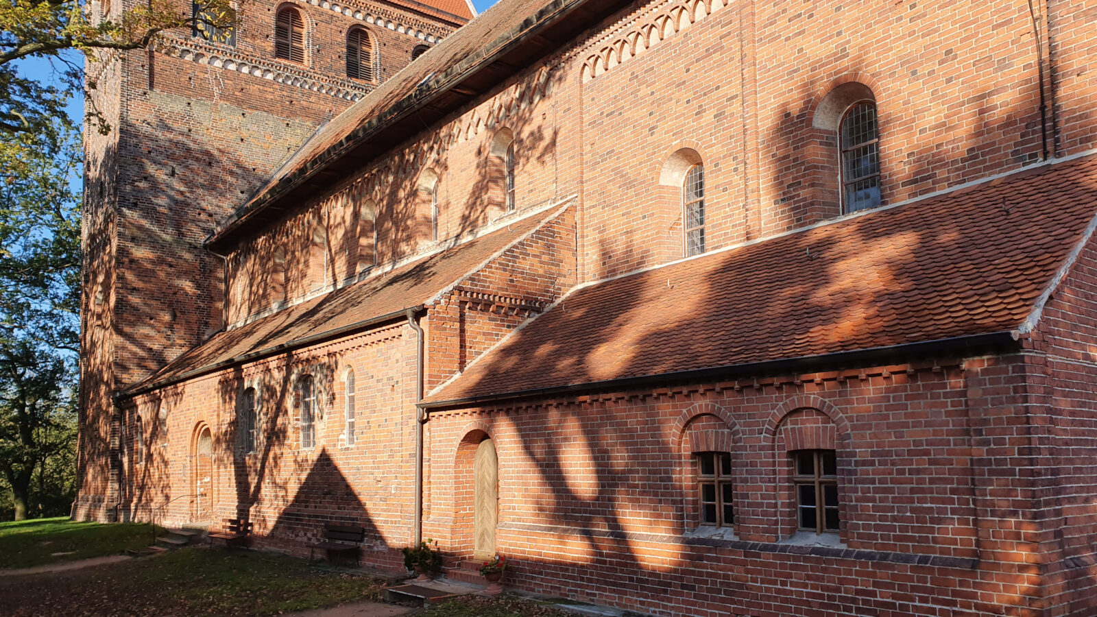 Bismarckkirche in Schönhausen, hier sind die Bismarcks beerdigt - diese romanische Kirche in Schönhausen gehört zu den schönsten Kirchen der Altmark