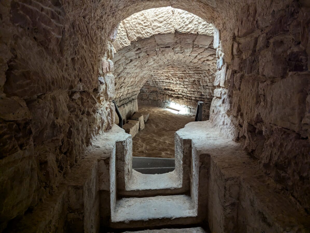 Unterirdische Burg von Saarbrücken, die Burgruine unter der Erde, Sehenswürdigkeiten von Saarbrücken