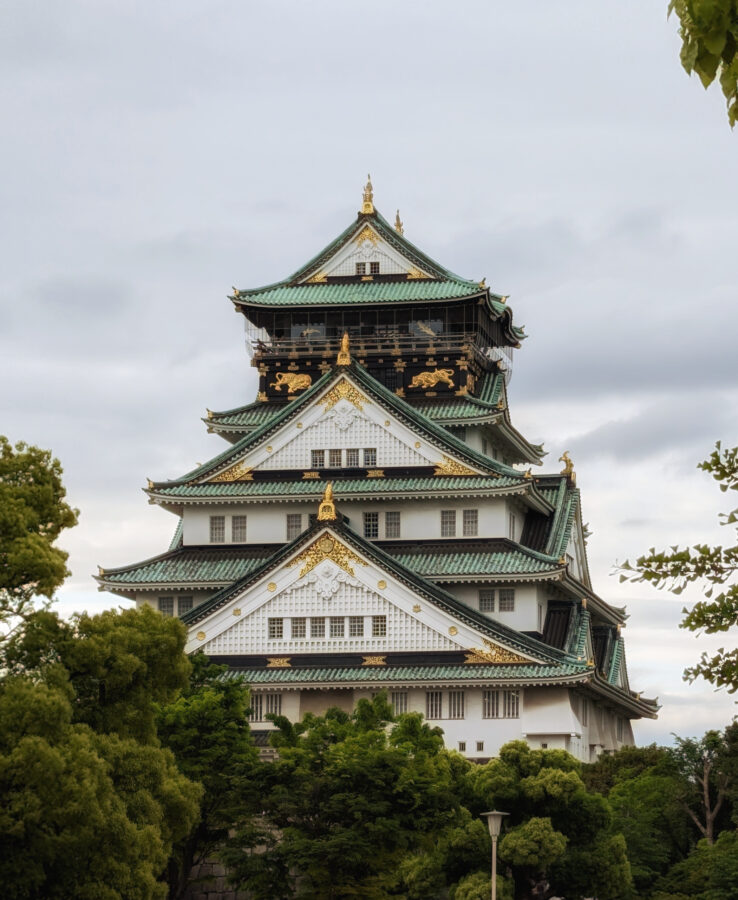 Die Burg von Osaka zählt zu den schönsten Burgen und Schlössern in Japan 