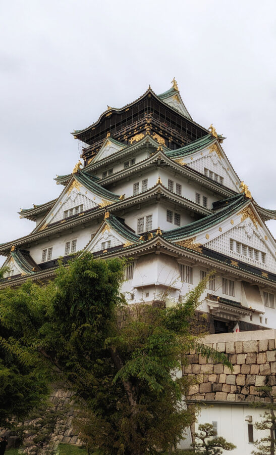 Die Burg von Osaka zählt zu den schönsten Burgen und Schlössern in Japan 