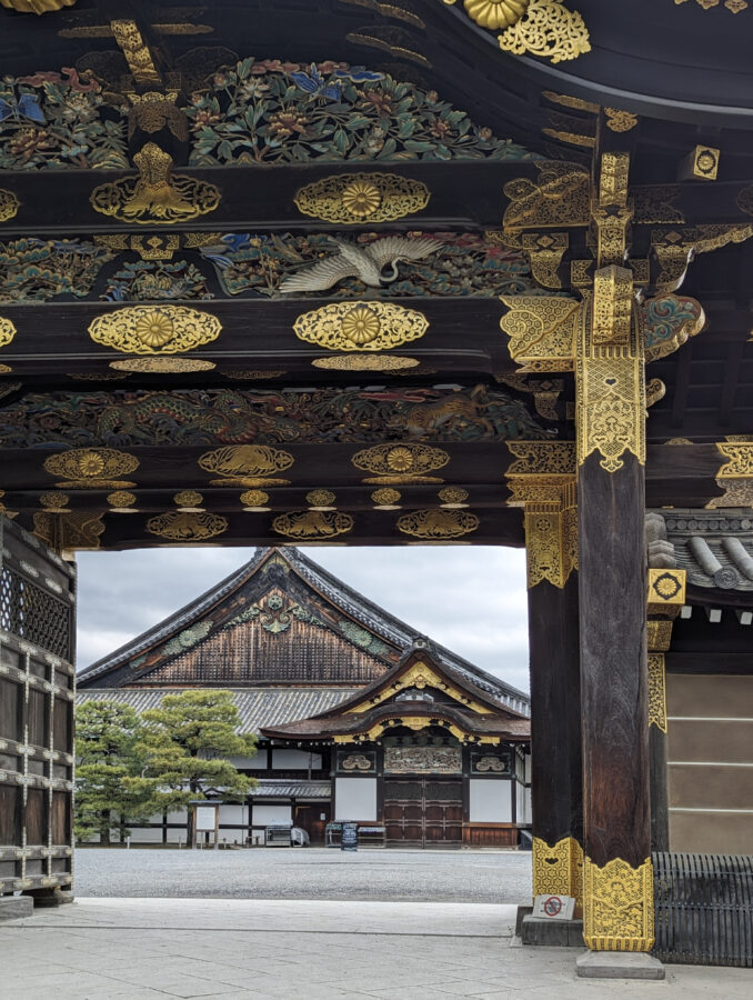 Das Schloss Nijo-Jo gehört zu den wichtigsten Sehenswürdigkeiten von Kyoto und ist mindestens so sehenswert wie der Kaiserpalast. 