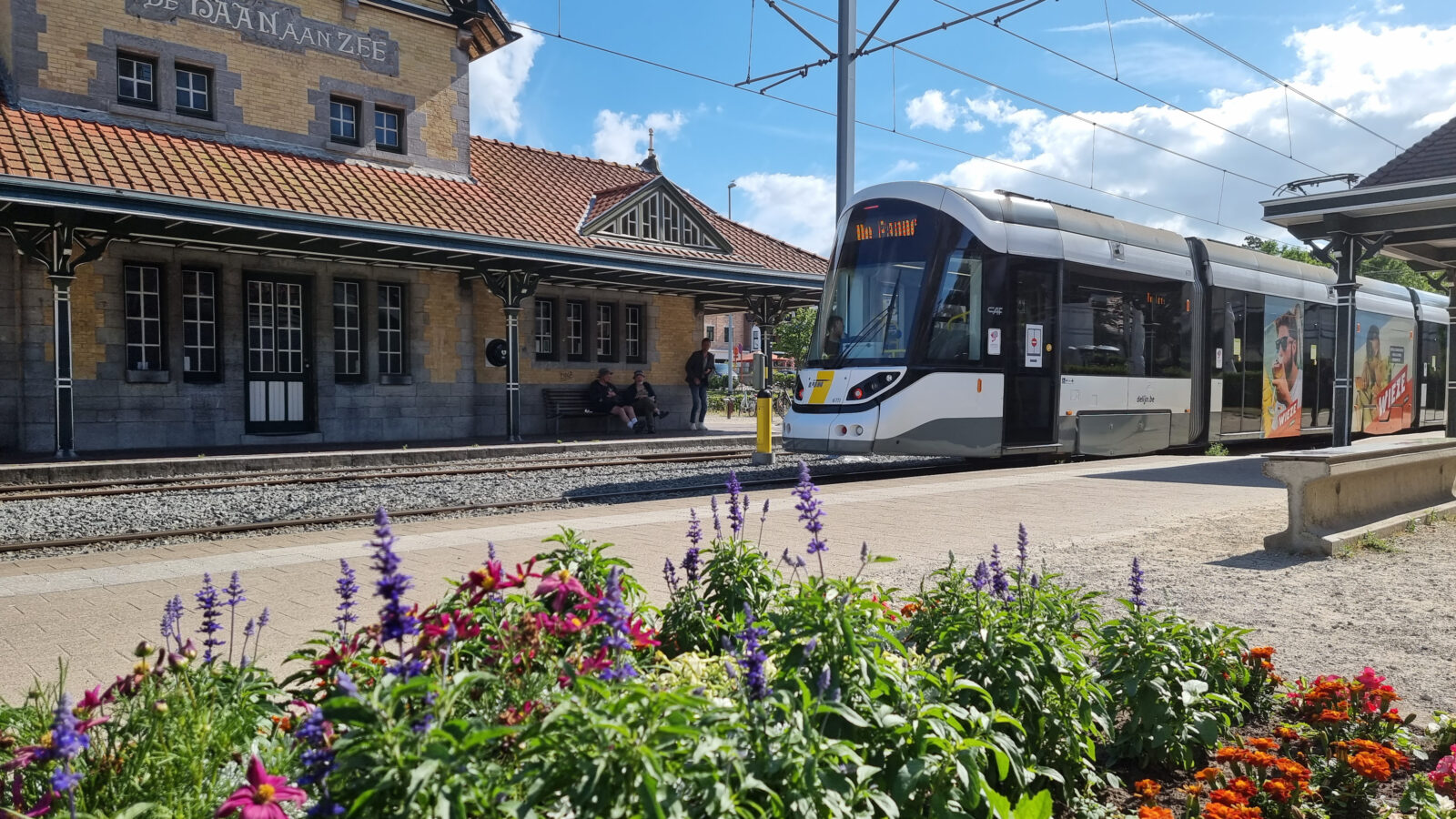 Die Kusttram in Belgien fährt entlang der belgischen Nordseeküste und ist die längste Straßenbahn der Welt. 