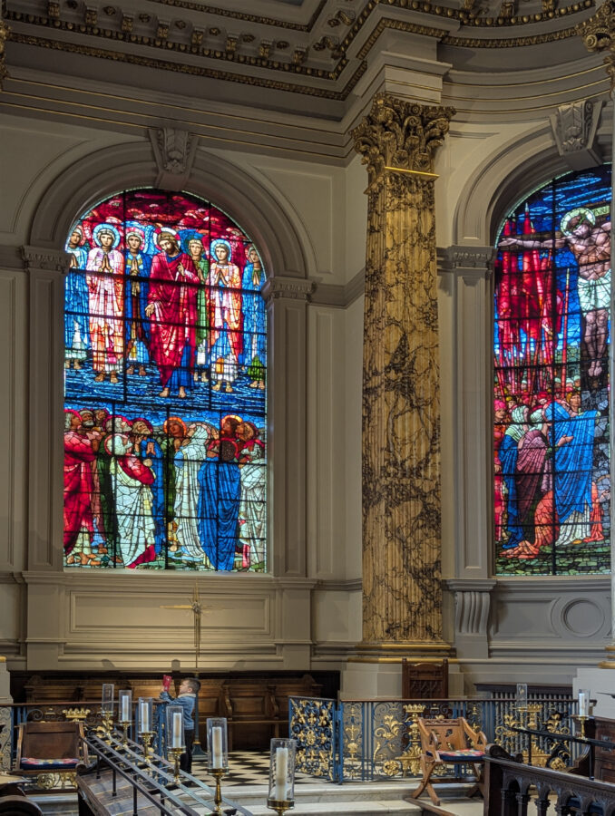 Präraffaelitische Buntglasfenste in der Birmingham Cathedral