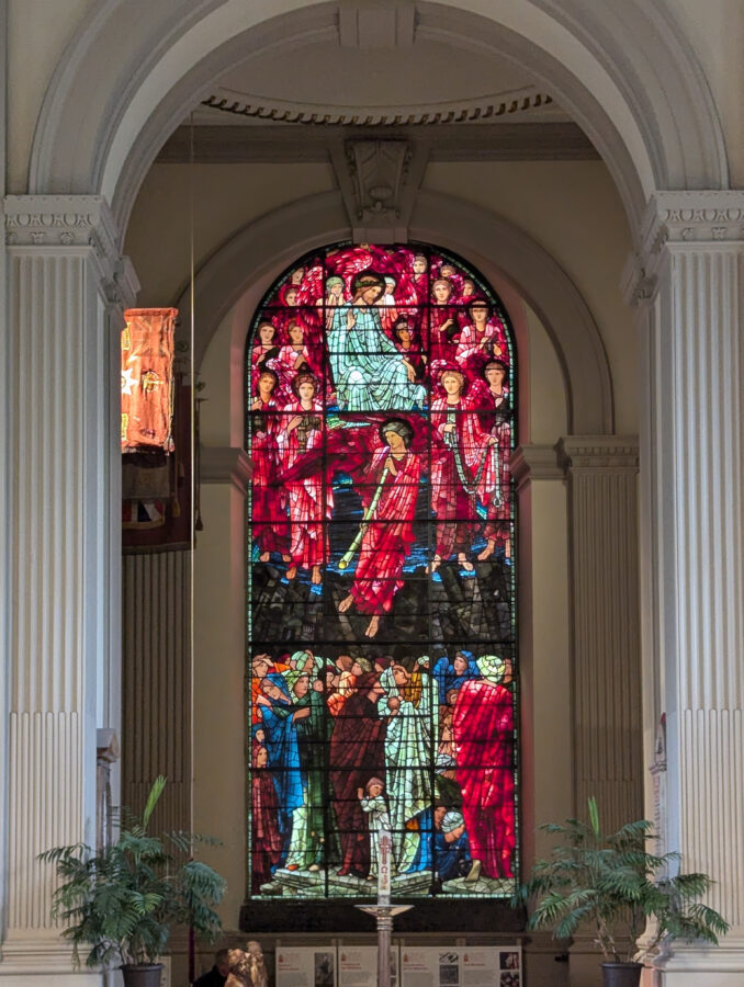 Präraffaelitische Buntglasfenste in der Birmingham Cathedral