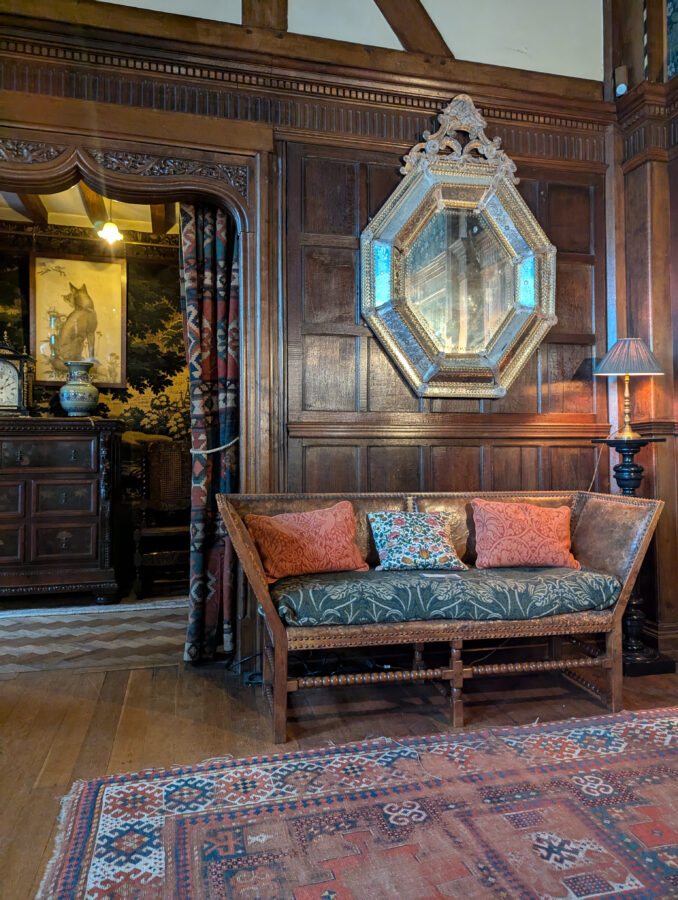 Wightwick Manor ist von William Morris und Zeitgenossen ausgestattet. 