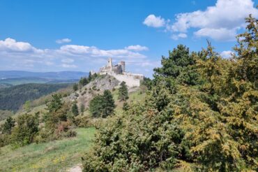 Geheimnisvolle Burg in den Karpaten – Burg der Blutgräfin Elisabeth Báthory